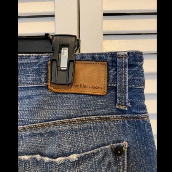 *NEW* Calvin Klein Slim Straight Ripped Jeans (Size 34) - Picture 3 of 8